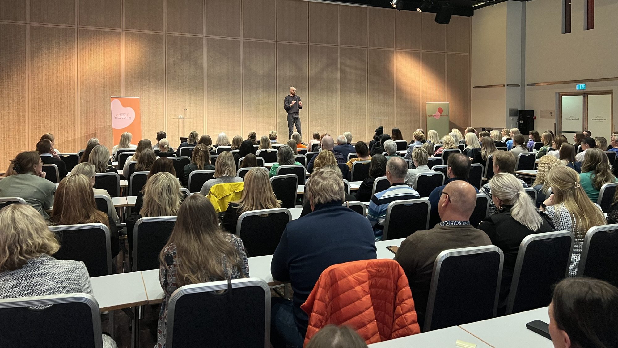 Deltakere under foredrag på KLPs kommunekonferanse